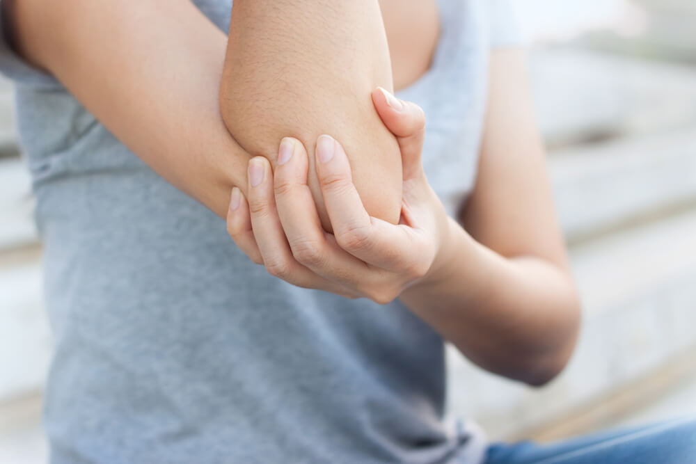 Sleeping with tennis elbow and other tips for getting by while recovering shutterstock 401655985 tennis elbow