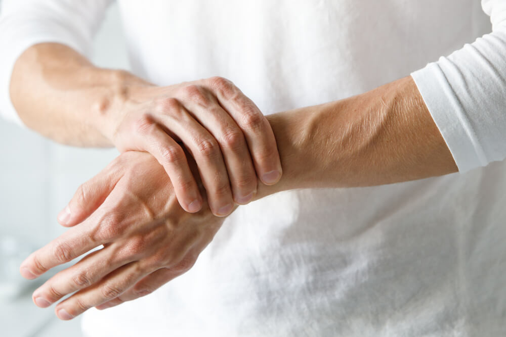 pain on outside of wrist