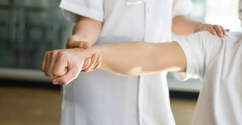 Which specific body parts are considered part of your upper extremity? shutterstock 2147999417 which specific body parts are considered part of your upper extremity? arm pain