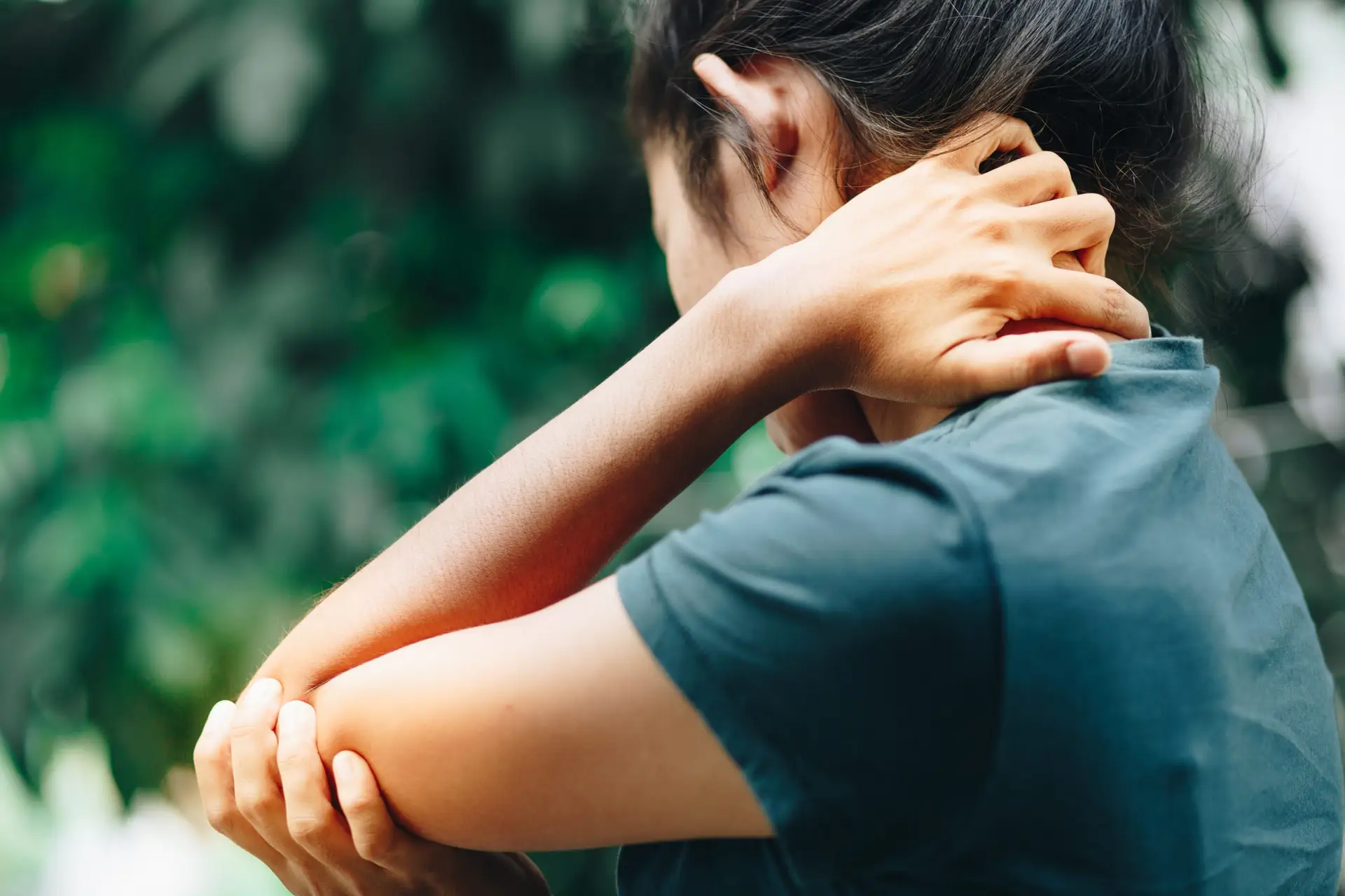 What Causes Burning Elbow Pain (and How to Treat It)